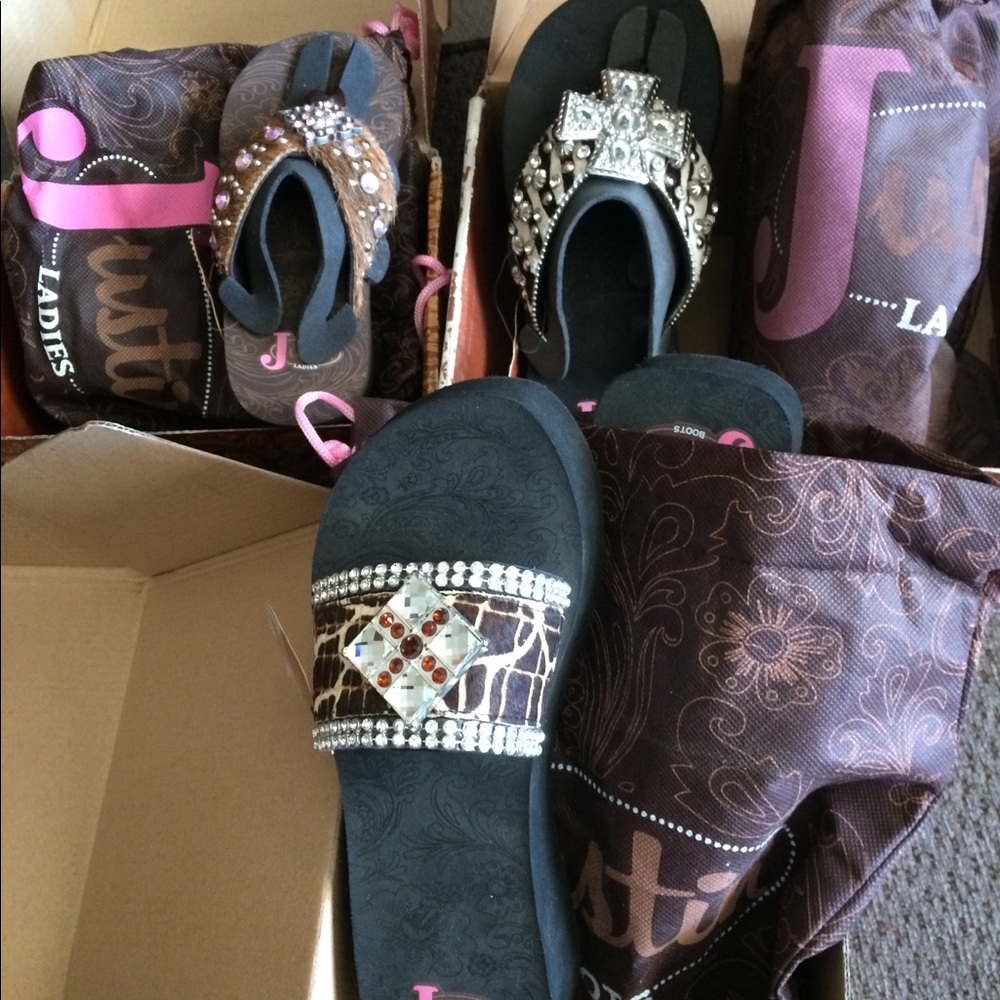 Ladies Justin Sandals, Men’s Servus boots